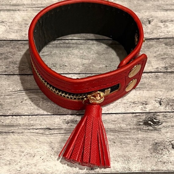 RED NEW BOHO LEATHER SNAP BRACELETS SUPER CUTE LAYERED OR ALONE GREAT GIFTS - Picture 3 of 5